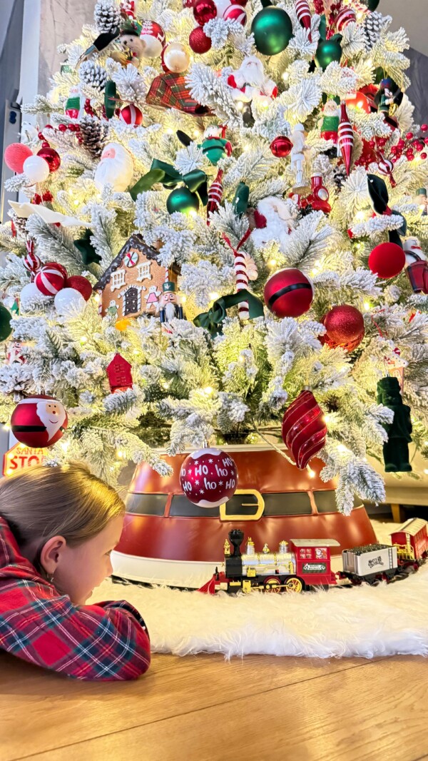 Podľa vašich reakcií na vláčik a záujmu šípim, že tento rok bude tých vlakov pod vianočnými stromčekmi premávať viac 🚂😆🥰🎄christmasreels
