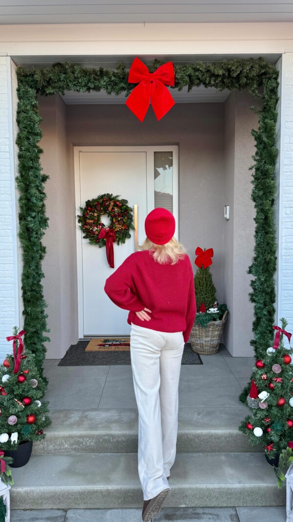 červené Vianky aj pred domom❤️🎄christmasreels christmasdecoration